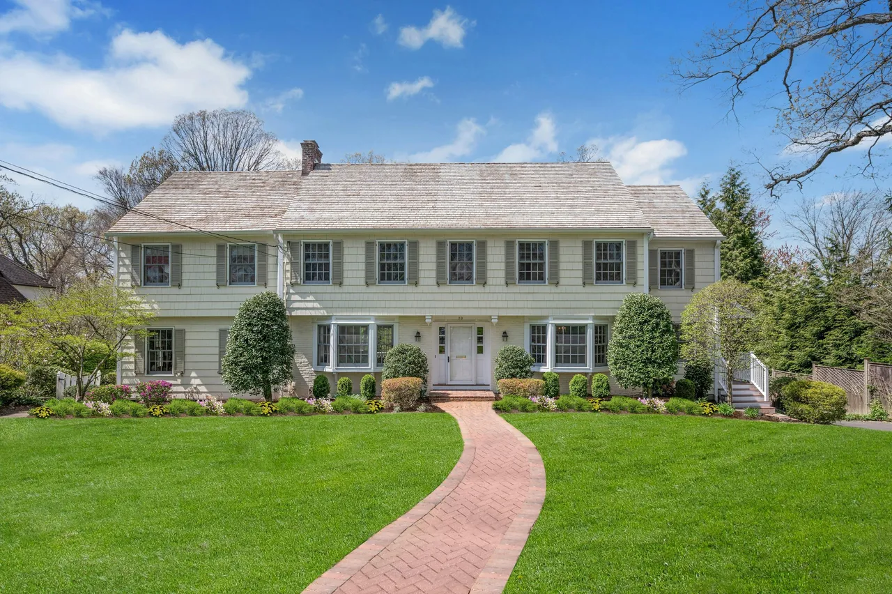 Summit, New Jersey:
$2,850,000 Purchase
Residential