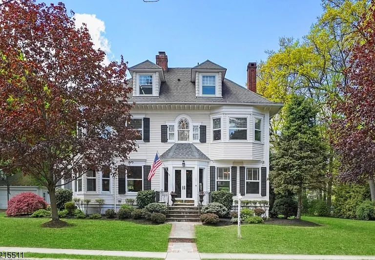 Summit, New Jersey:
$2,200,000 Purchase
Residential