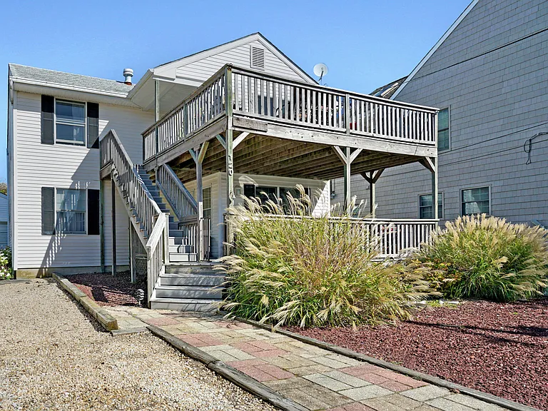 Seaside Park, New Jersey:
$630,000 Purchase
Residential