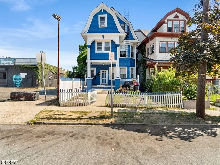 Newark, New Jersey:
$600,000 Purchase
Residential