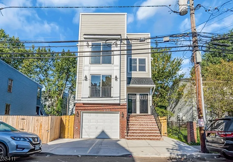 Newark, New Jersey:
$720,000 Purchase
Residential