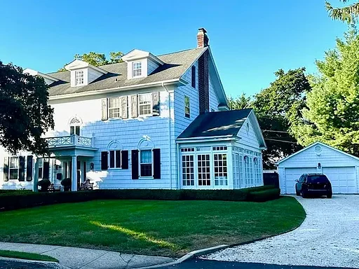 Red Bank, New Jersey:
$1,100,000 Purchase
Residential