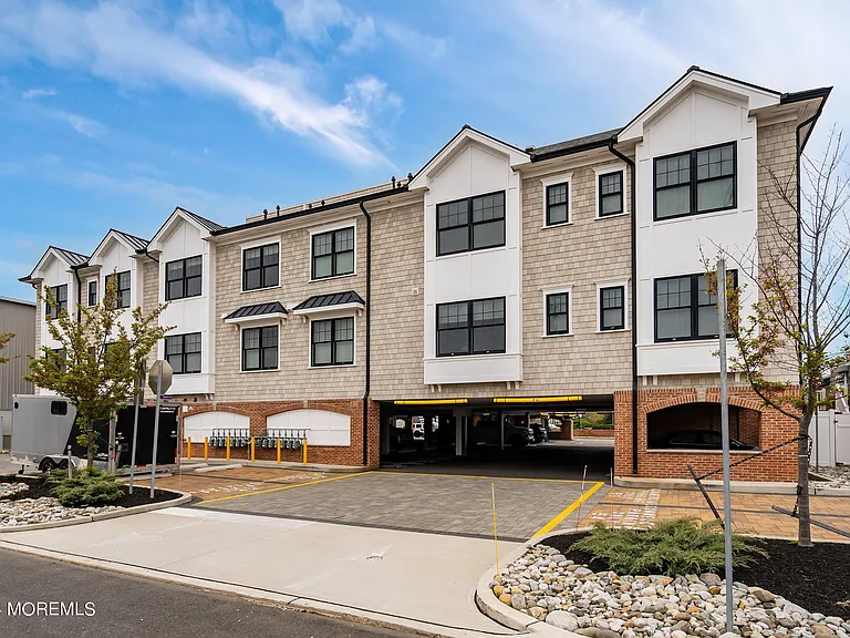 Pt Pleasant Beach, New Jersey:
$875,000 Purchase
Residential