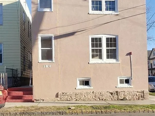 Perth Amboy, New Jersey:
$555,000 Purchase
Commercial