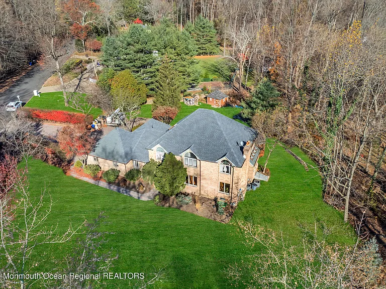 Morganville, New Jersey:
$975,000 Purchase
Residential