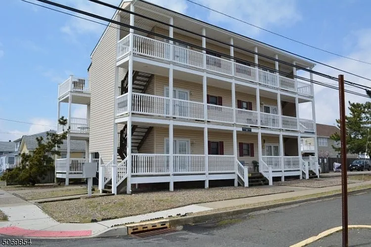 Seaside Heights, New Jersey:
$330,000 Purchase
Condo