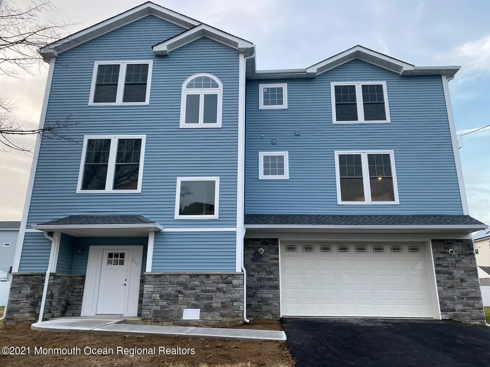 Union Beach, New Jersey:
$595,000 Purchase
Residential