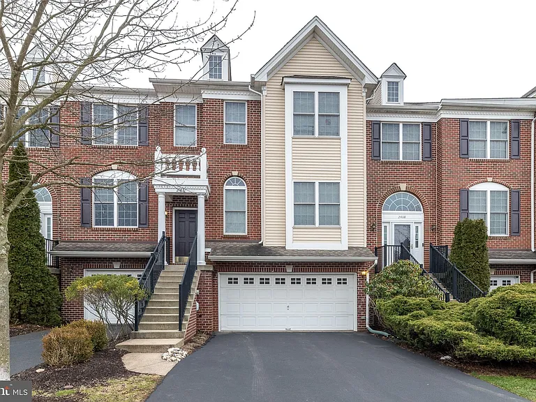 Furlong, Pennsylvania:
$535,000 Purchase
Townhome