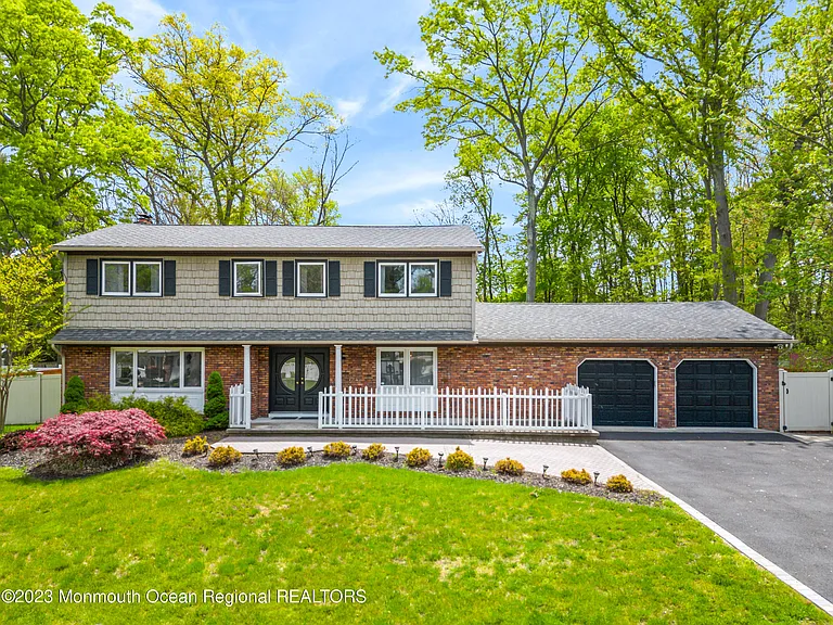 Morganville, New Jersey:
$875,000 Purchase
Residential