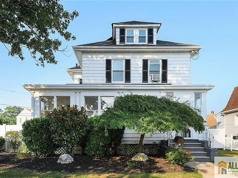 Woodbridge, New Jersey:
$490,000 Purchase
Residential