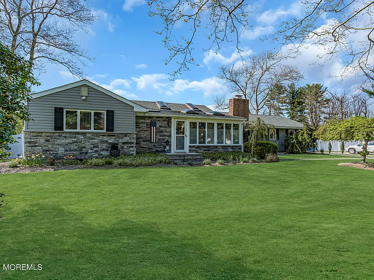 Tinton Falls, New Jersey:
$775,000 Purchase
Residential