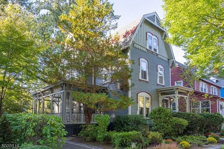 South Orange, New Jersey:
$907,315 Purchase
Residential