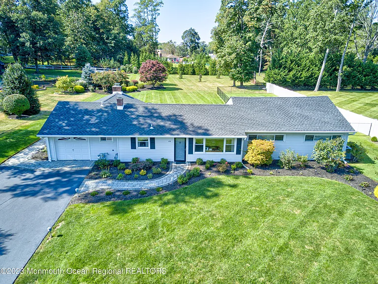 Tinton Falls, New Jersey:
$728,000 Purchase
Residential