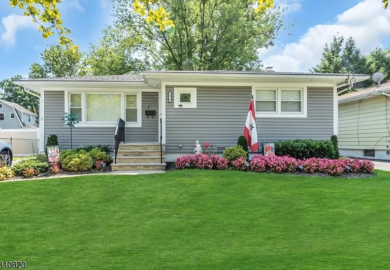 Rahway, New Jersey:
$504,000 Purchase
Residential