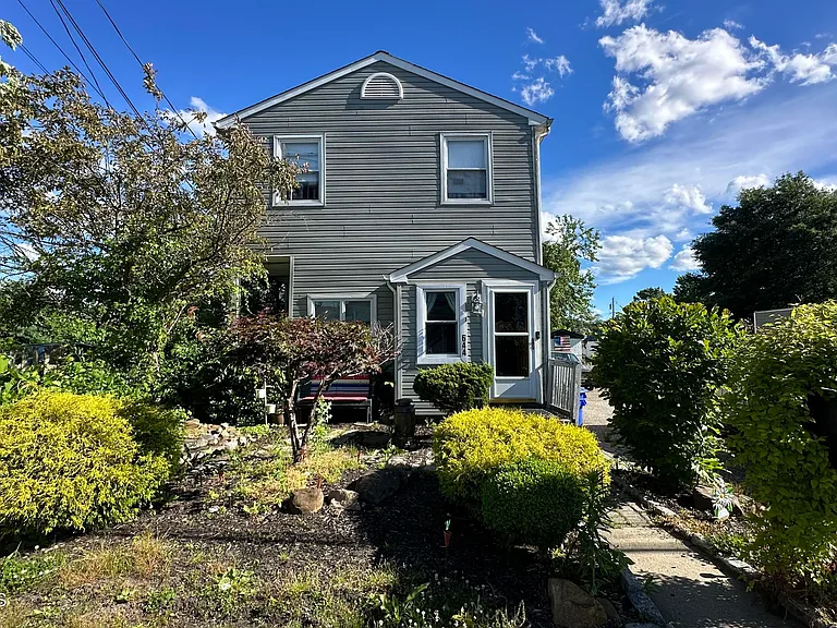 Union Beach, New Jersey:
$375,000 Purchase
Commercial