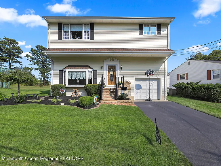 Neptune, New Jersey:
$576,000 Purchase
Residential