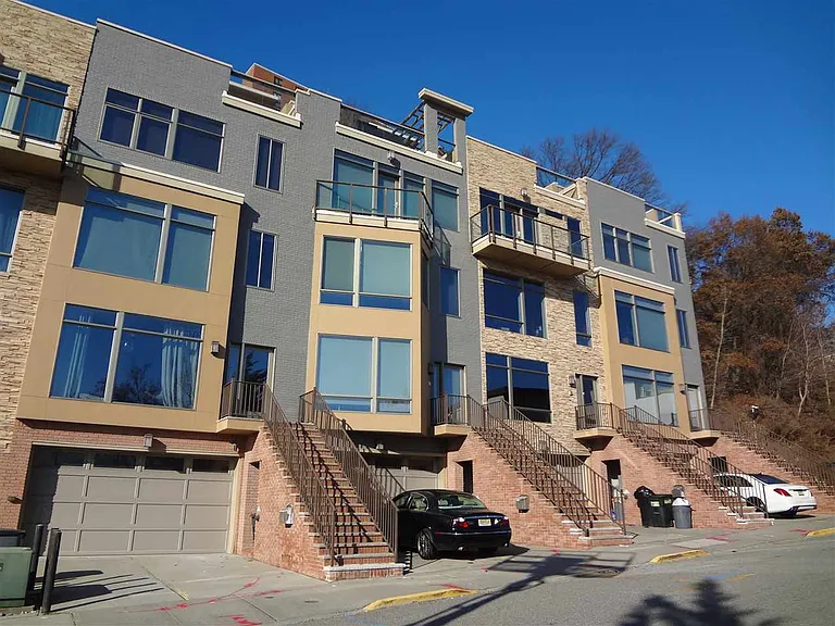 North Bergen, New Jersey:
$1,165,000 Purchase
Residential