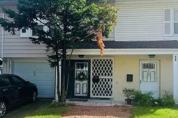 Teaneck, New Jersey:
$450,000 Purchase
Residential