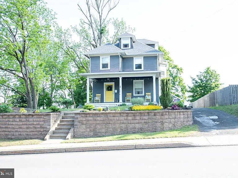 Willow Grove, Pennsylvania:
$465,000 Purchase
Residential