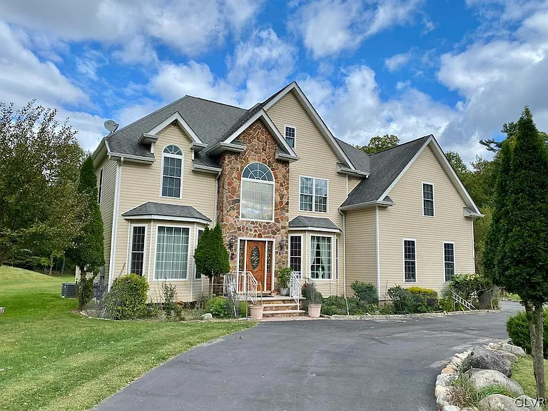 Bangor, Pennsylvania:
$620,000 Purchase
Residential